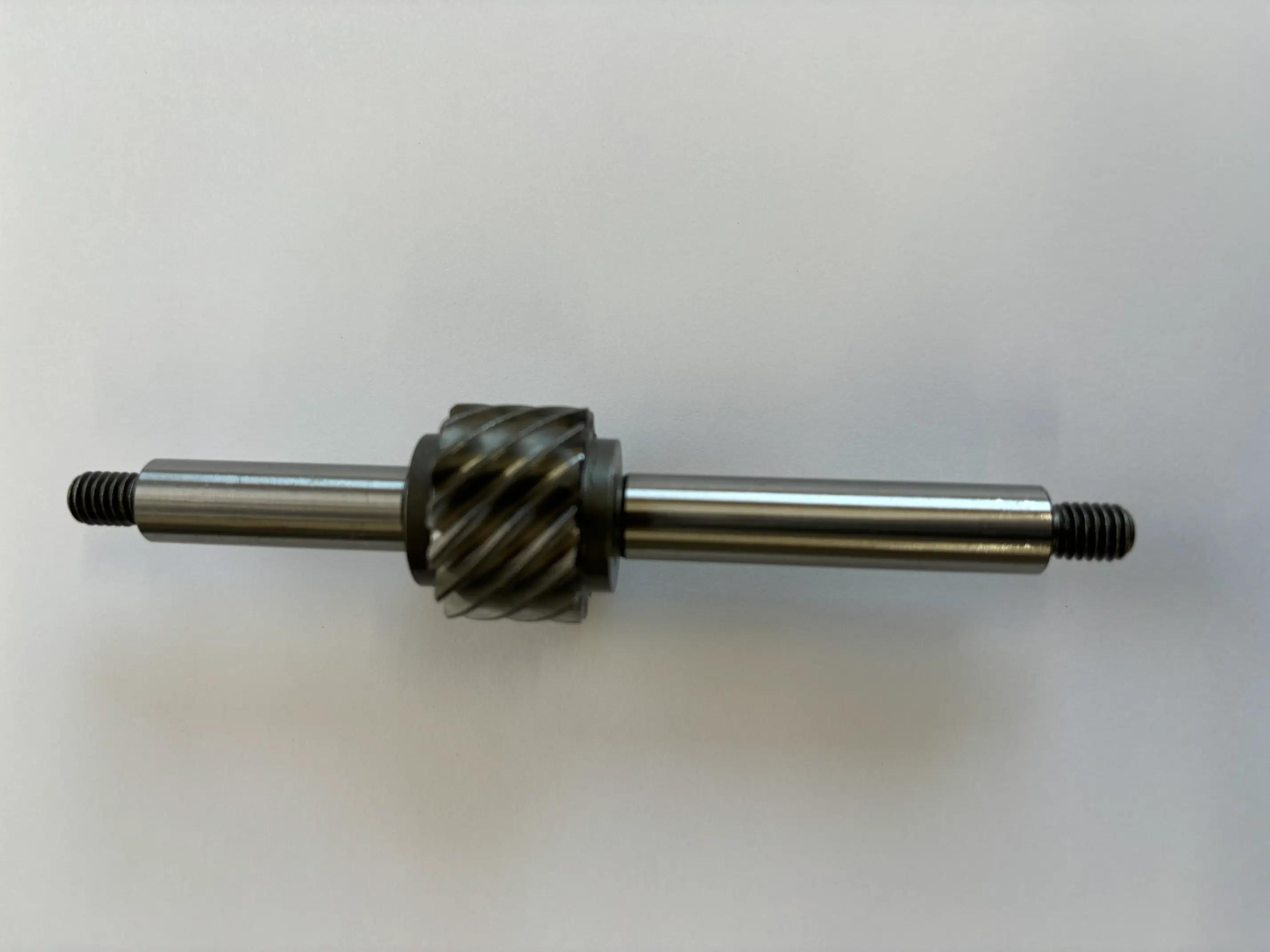 軸付きヘリカルギア